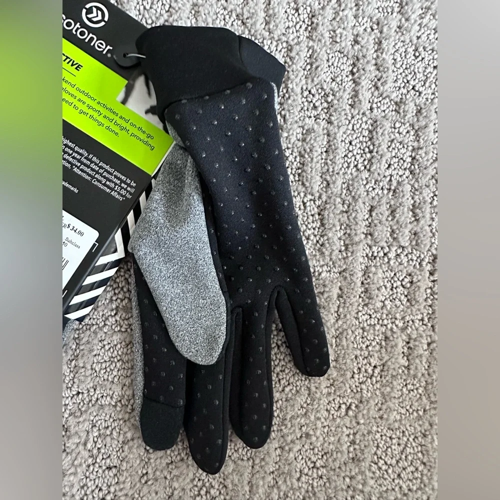 Isotoner Active Gloves with touchscreen technology- New With Tags